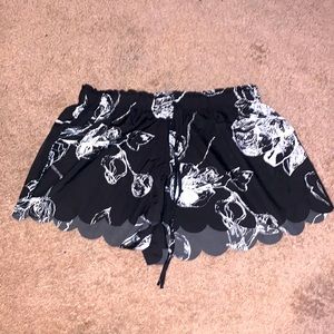 SHEIN Curve size 2XL black and white flowered shorts